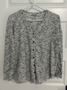 240 - Dex Marled Black-and-White Button-Front V-Neck